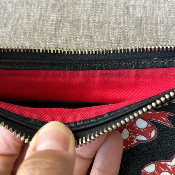 Disney Dooney & Bourke - Tokyo Disney Minnie Bows Pouchette - Picture 7 of 7